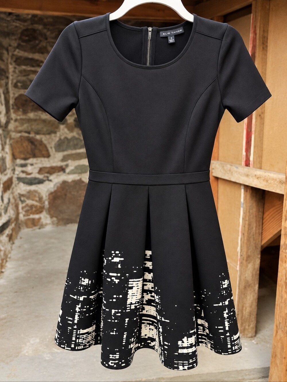 Elie Tahari Black White Fit & Flare Dress Size 2 Graphic Print Pleated Skirt